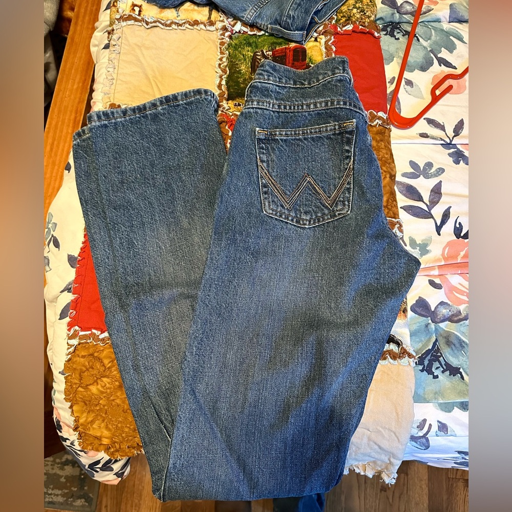 wrangler cash cowgirl cut jeans